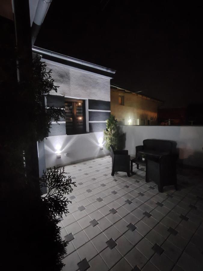 Rubikon Free Parking Apartmani Dusanovac Exteriör bild
