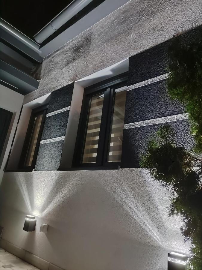 Rubikon Free Parking Apartmani Dusanovac Exteriör bild